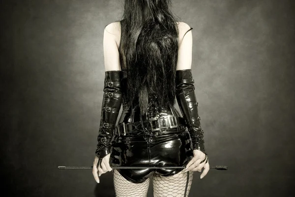 Kobieta w czarne lateksowe jednolite — Zdjęcie stockowe