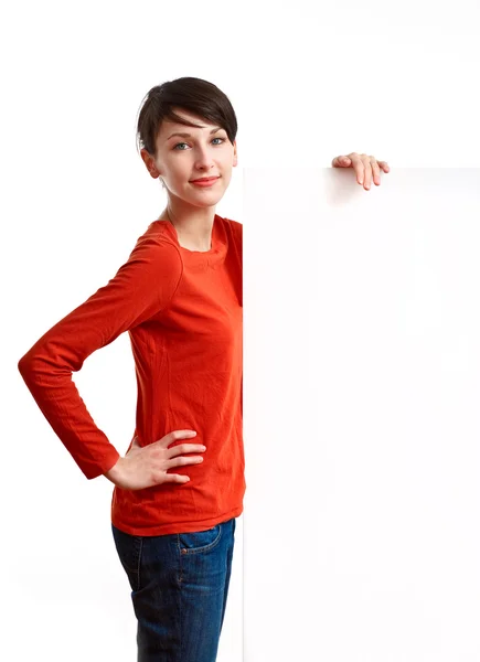 Chica sosteniendo una pizarra blanca vacía — Foto de Stock