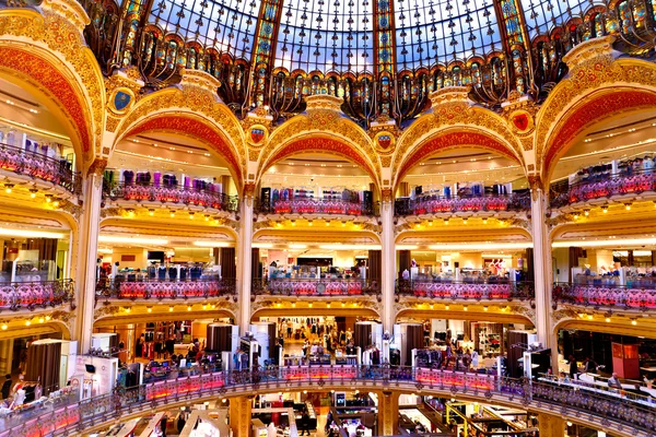 Galeries Lafayette - ปารีส — ภาพถ่ายสต็อก