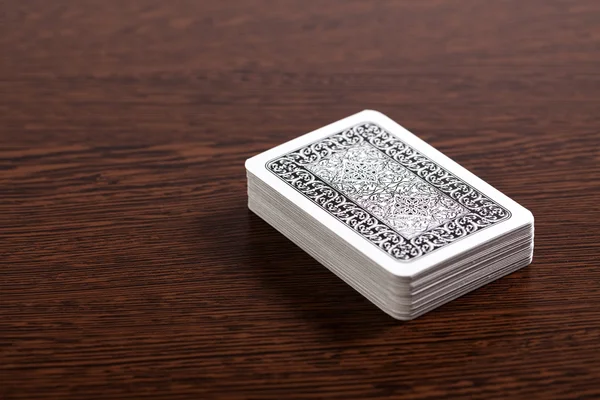 Покерные карты на столе — стоковое фото