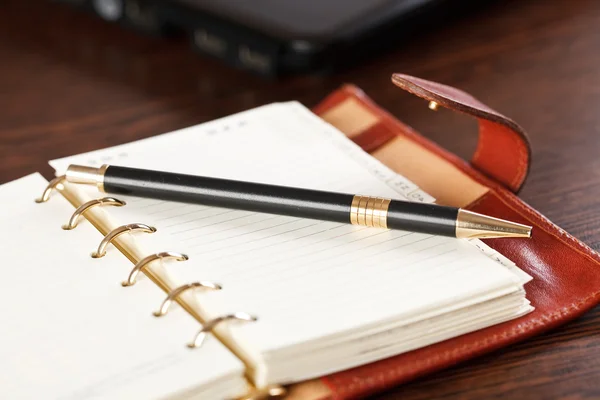 Open notebook and pen — Stock Photo, Image