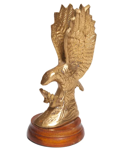 Золотая статуя орла — стоковое фото