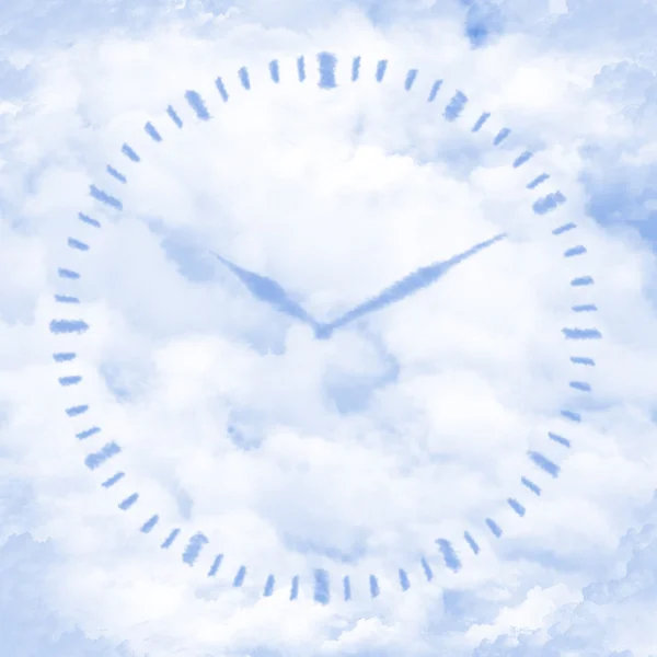 Nubes en forma de cara de reloj — Foto de Stock
