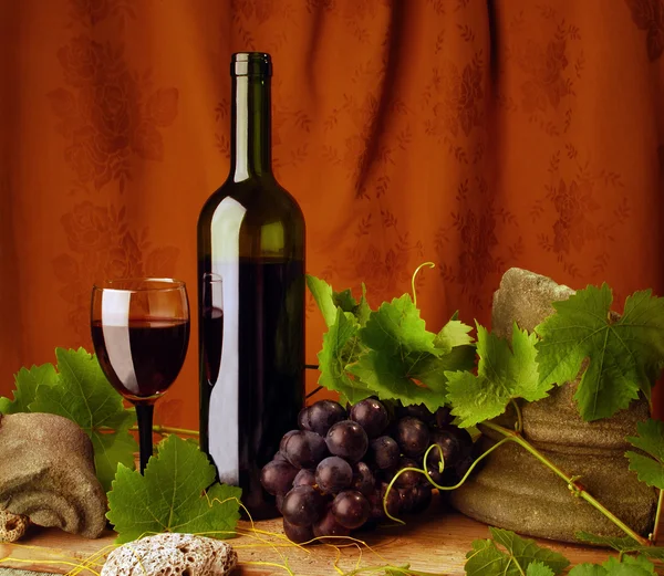 Kırmızı şarap ve kumtaşı — Stok fotoğraf