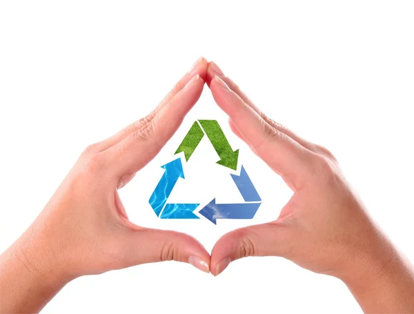 Hände mit Recycling-Pfeil-Symbol — Stockfoto