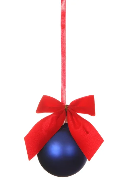 Blue christmas ball med band — Stockfoto