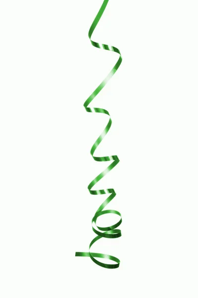 Um ribbo verde encaracolado — Fotografia de Stock