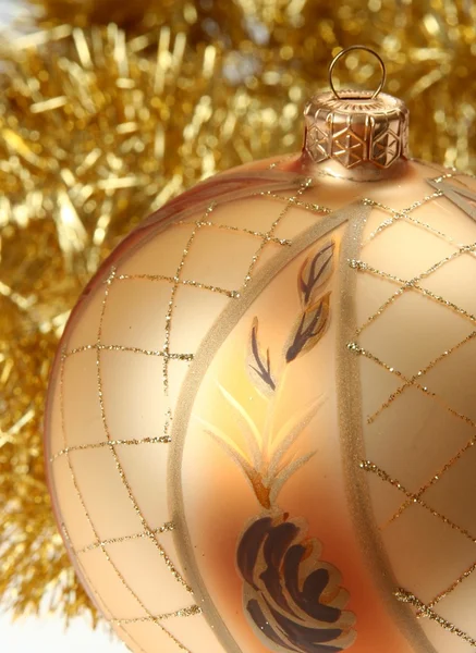 Gran adorno de Navidad de oro —  Fotos de Stock