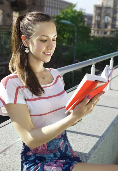 The student with book — Stock Photo, Image