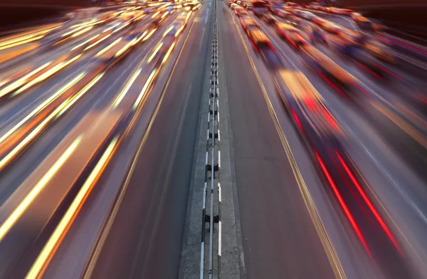 Нічний трафік на шосе — стокове фото