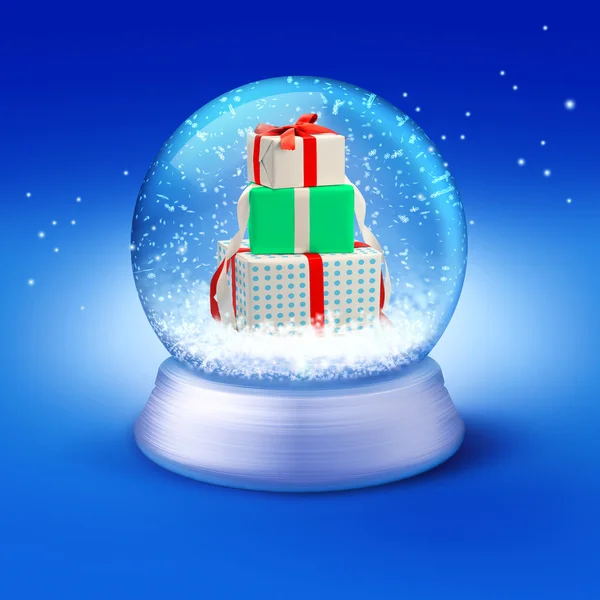 Снежный шар с подарками — стоковое фото