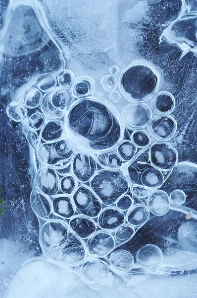 Kabarcıklar ile buz dondurulmuş — Stok fotoğraf