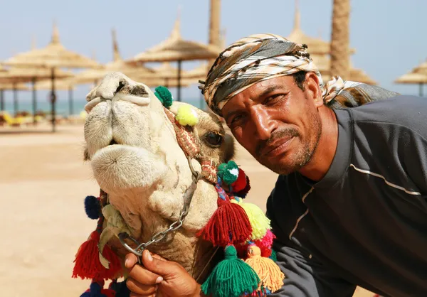 Retrato de proprietário de camelo — Fotografia de Stock