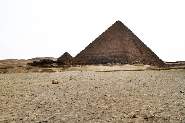 Пирамида Менкауре в Гизе - Египте — стоковое фото