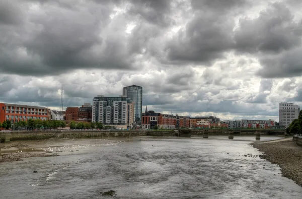 Vista para a cidade do rio Shannon — Fotografia de Stock