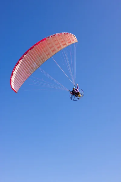 A powered paraglider — Stock Photo, Image