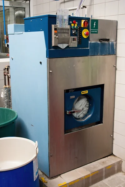 Промышленные стиральные машины — стоковое фото