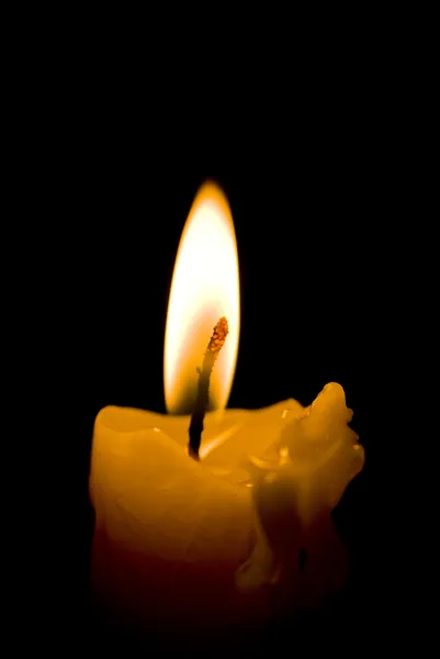 Svíčka ve tmě — Stock fotografie