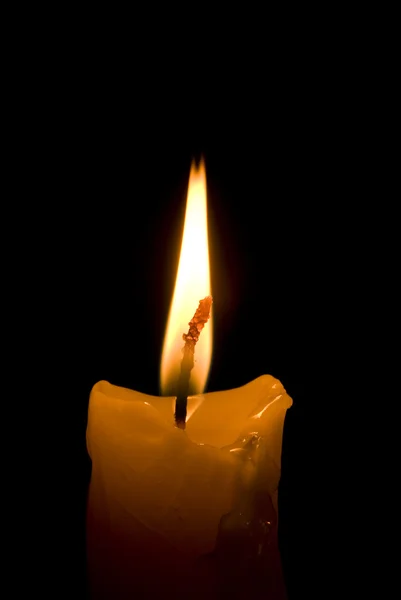 Kerze in der Dunkelheit — Stockfoto