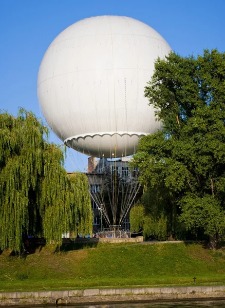 Большой белый шарик — стоковое фото