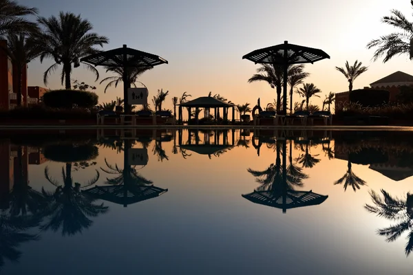 Zwembad in de ochtend, hurghada, Egypte — Stockfoto