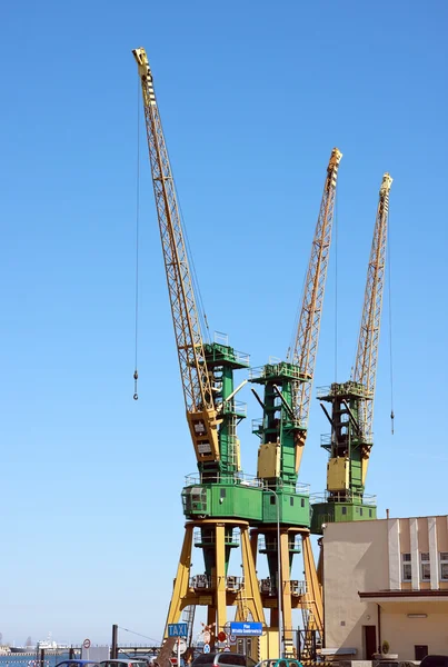 Grúas en puerto - Gdynia harbourmaster — Foto de Stock
