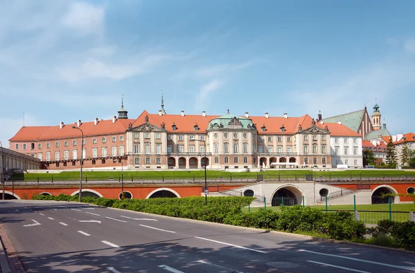 ワルシャワ - アーケードで高貴な城 — ストック写真