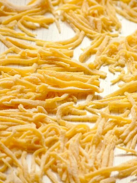 Hemlagad pasta. nudlar. — Stockfoto