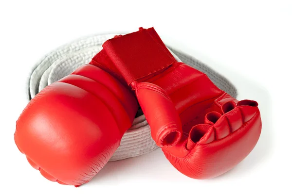 Guantes de karate rojo con cinturón —  Fotos de Stock