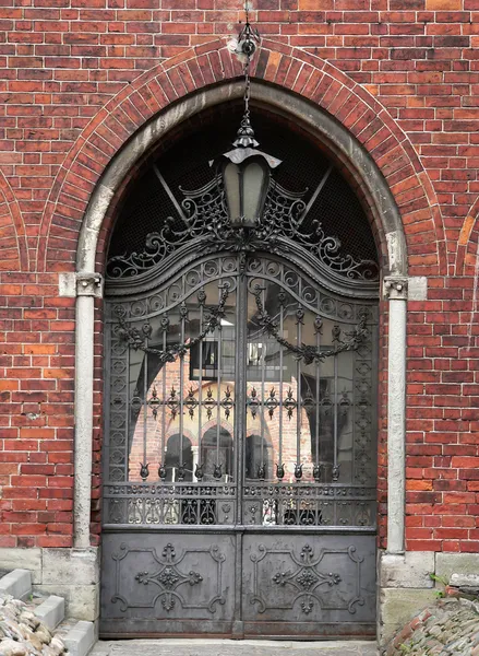 Brama w mur z cegły — Zdjęcie stockowe