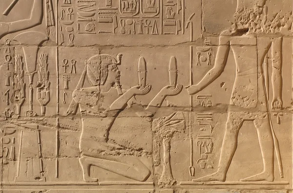 Egyptische script op de steen in luxor — Stockfoto