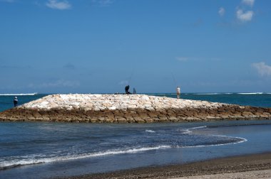 Sahil bali kuta denizde