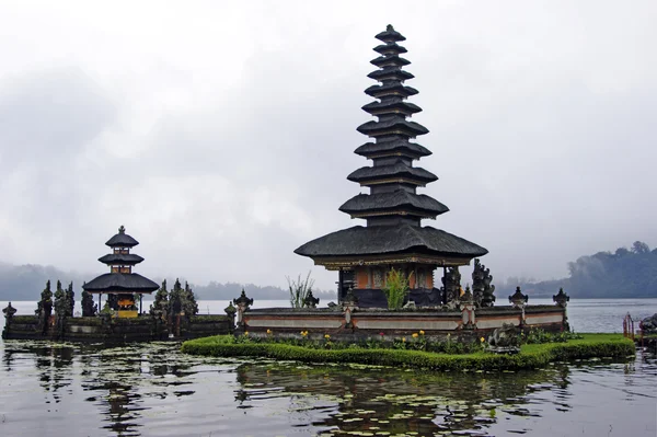 Bali. een tempel van bratan. — Stockfoto