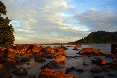 Deniz günbatımı. Borneo.