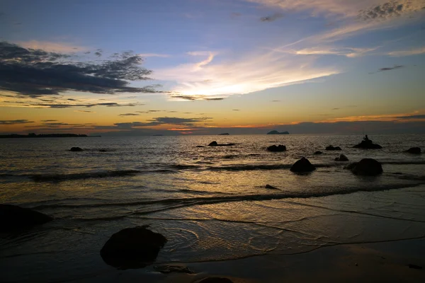 Zee zonsondergang. Borneo. — Stockfoto
