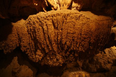 Antik mağaralar. Borneo.