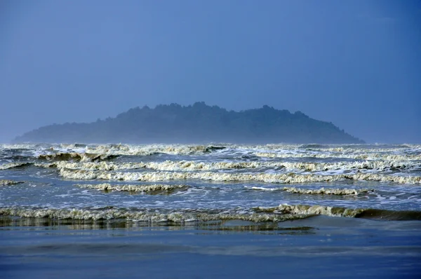 De zee voor de kust rambungan. Borneo. — Stockfoto