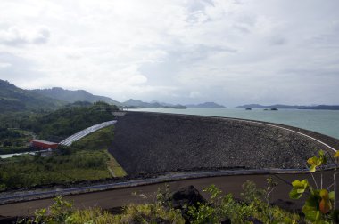 Borneo ormanlarında Hidroelektrik Santrali