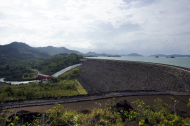 Borneo ormanlarında Hidroelektrik Santrali