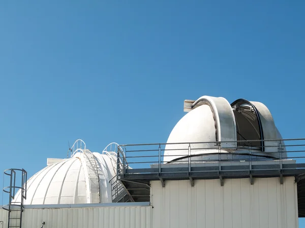Observatório da cúpula do telescópio — Fotografia de Stock