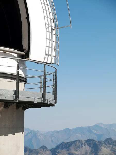 望遠鏡のドームの観測 — ストック写真