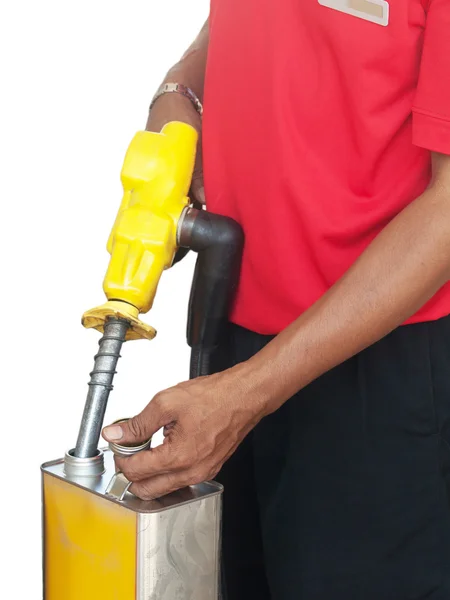 Homem enchendo um recipiente de gasolina — Fotografia de Stock