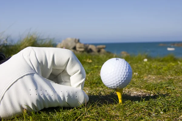 Golf ball and glove — Stock Photo, Image