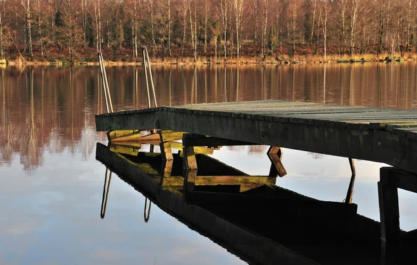 Lake bridge reflektion — Stockfoto