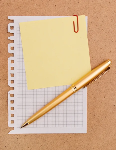 Anotar papéis e caneta — Fotografia de Stock