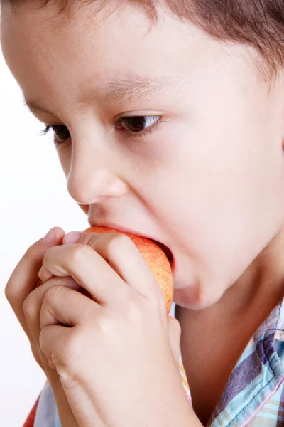 アップルを食べる — ストック写真