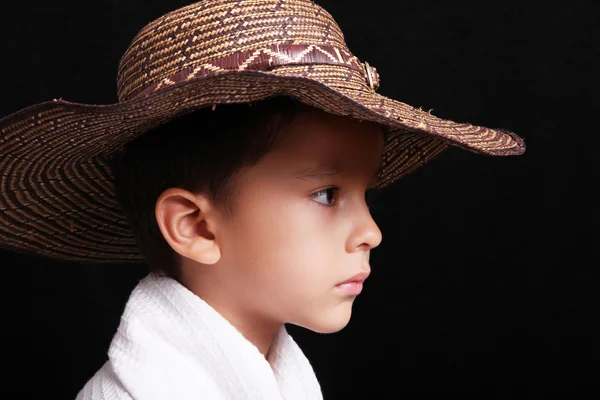 Bambino Con Vecchio Cappello Sfondo Nero — Foto Stock