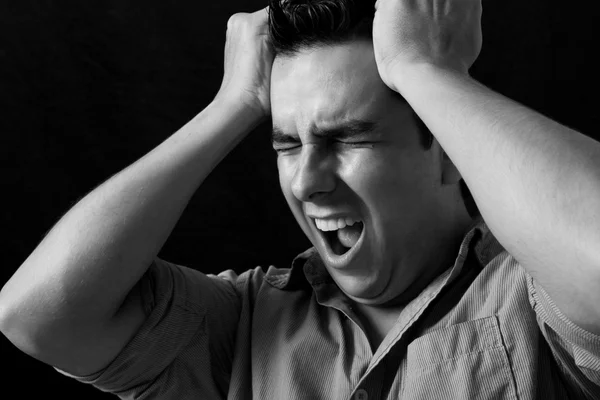 Άνθρωπος Πονοκέφαλο Ουρλιάζοντας Από Τον Πόνο — Φωτογραφία Αρχείου