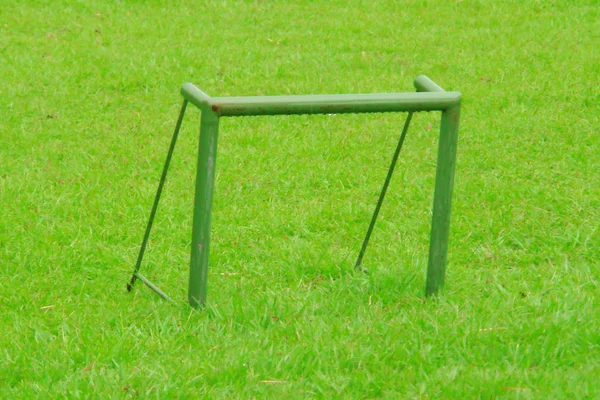 Campo Futebol Verde Com Meta Metálica Imagem Horizontal — Fotografia de Stock