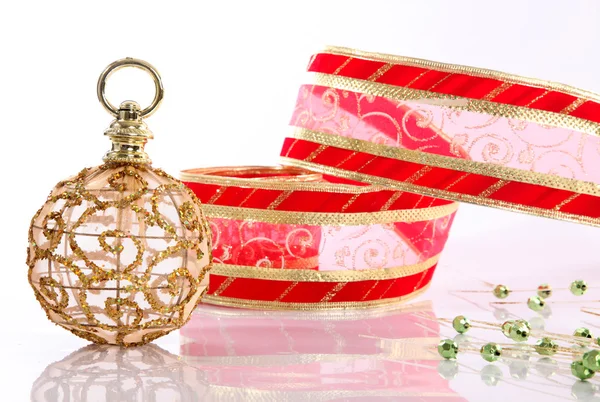 Gold Christmas Ball Red Ribbon Xmas Image — Stock Photo, Image